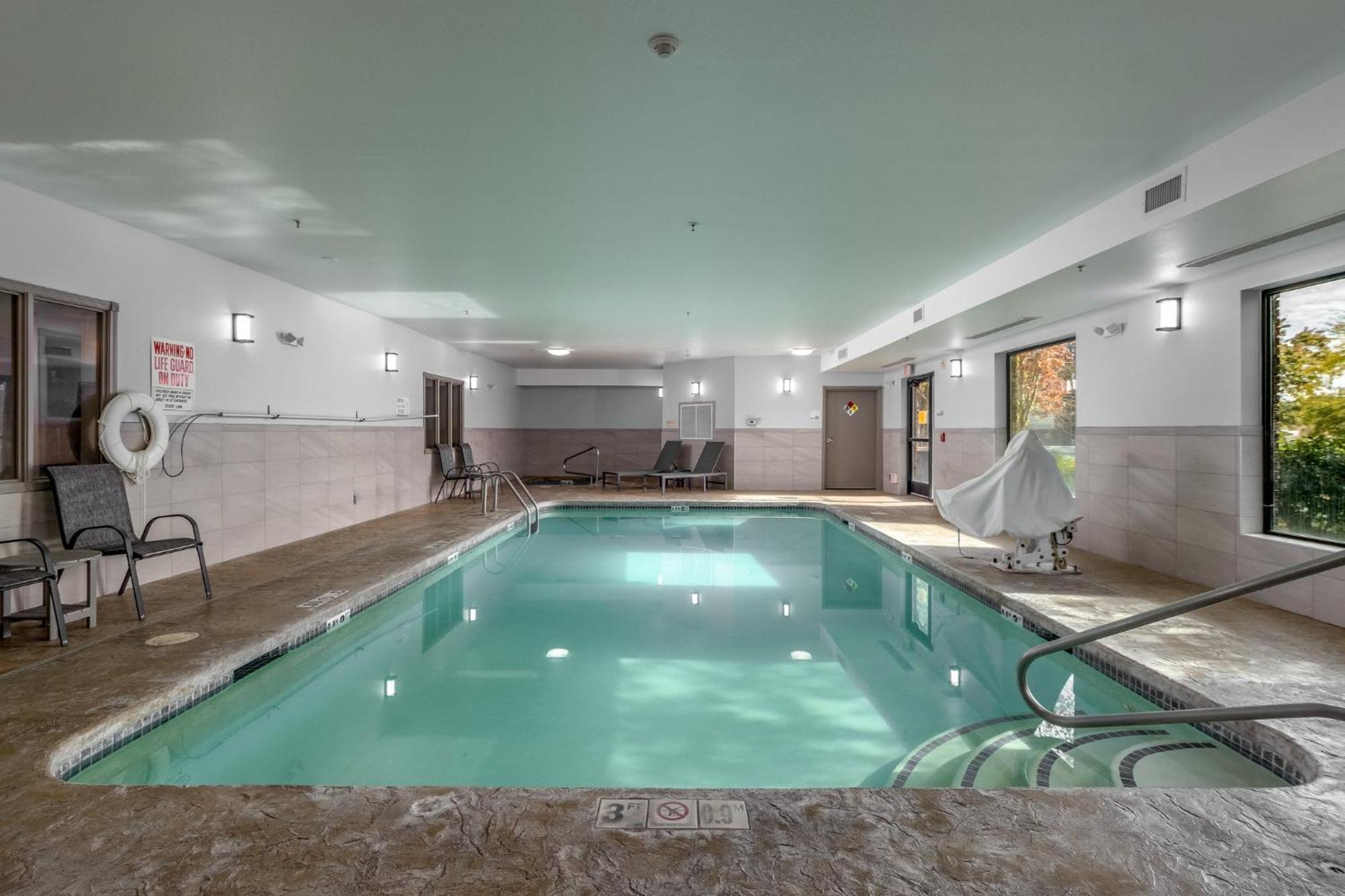 Holiday Inn Express Hotel & Suites Vancouver Mall-Portland Area By Ihg Exterior foto